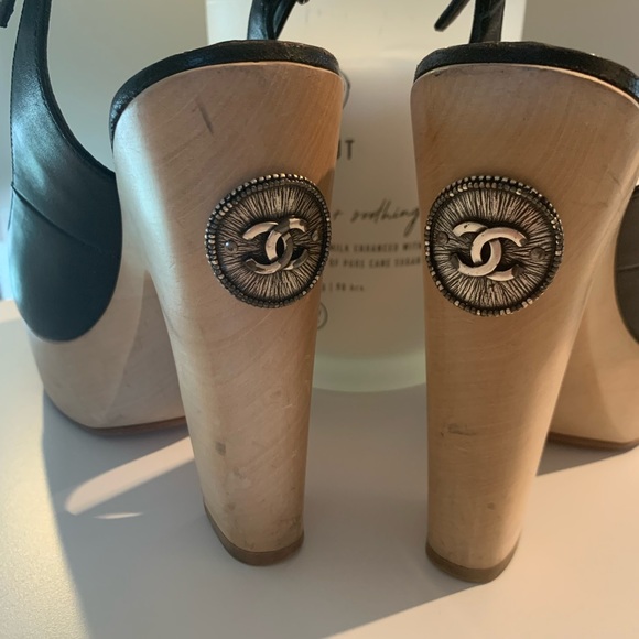Authentic Chanel shoes - Picture 5 of 8